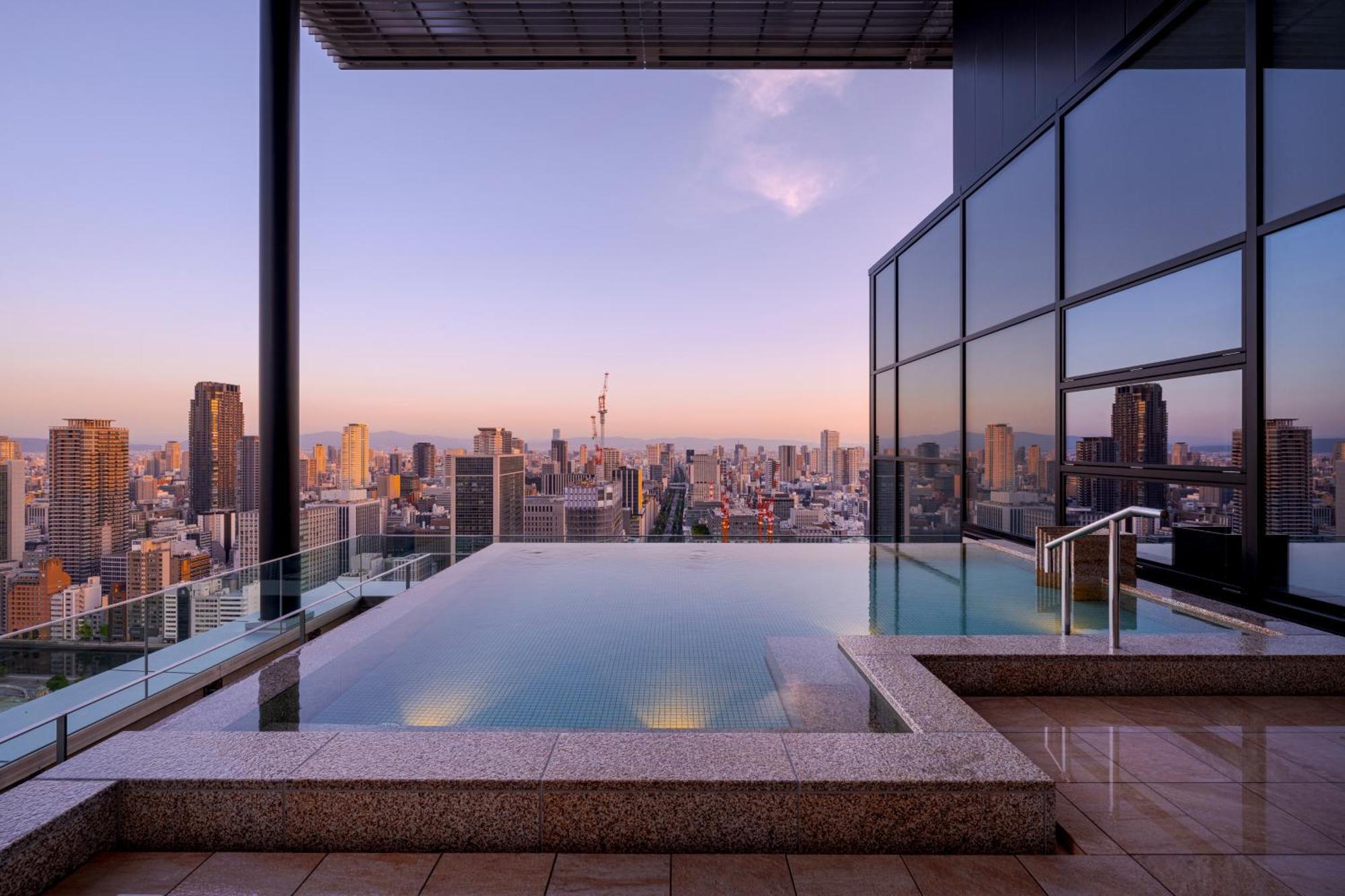 Candeo Hotels Osaka The Tower ภายนอก รูปภาพ A rooftop onsen in Tokyo